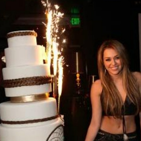 24 Birthday Candles Sparklers - Picture 6 of 13